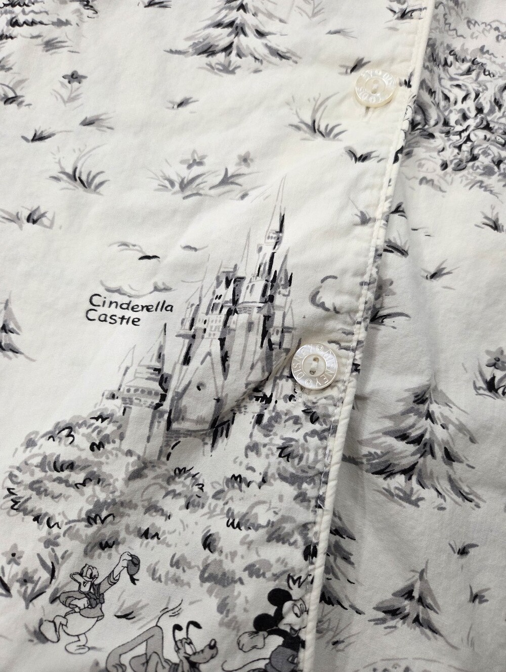 Walt Disney World Vintage Sleep Shirt White with Black Scenic Toile Print XL - Picture 7 of 10